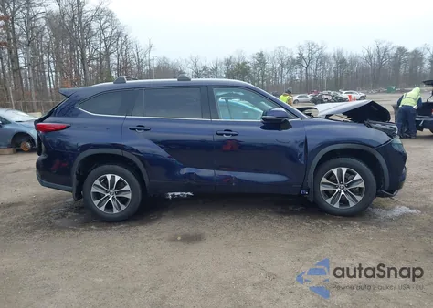 2022 Toyota Highlander Xle z USA, uszkodzony, nr VIN 5TDGZRBH0NS223798